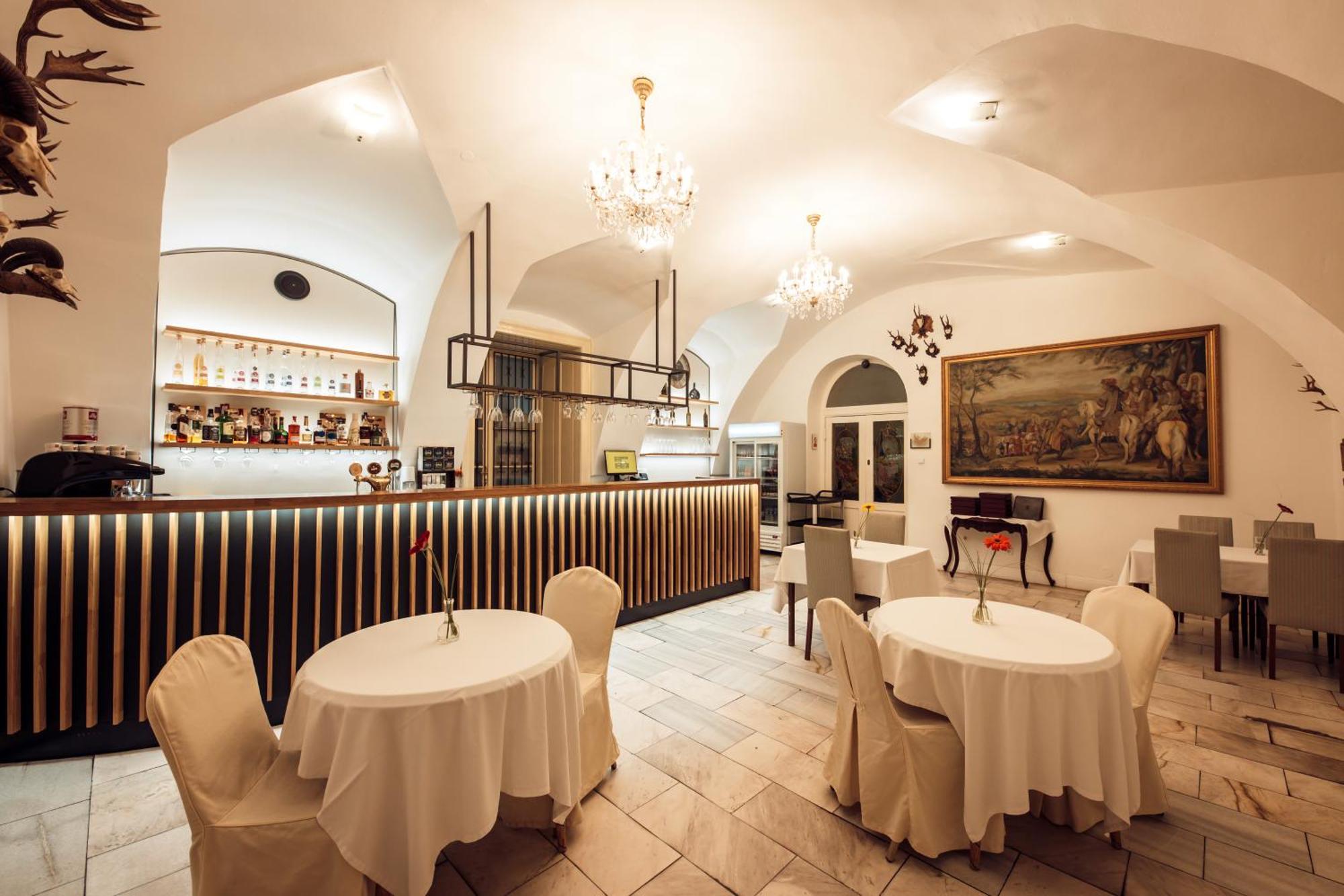 Hotel Kastiel Mojmírovce Dış mekan fotoğraf