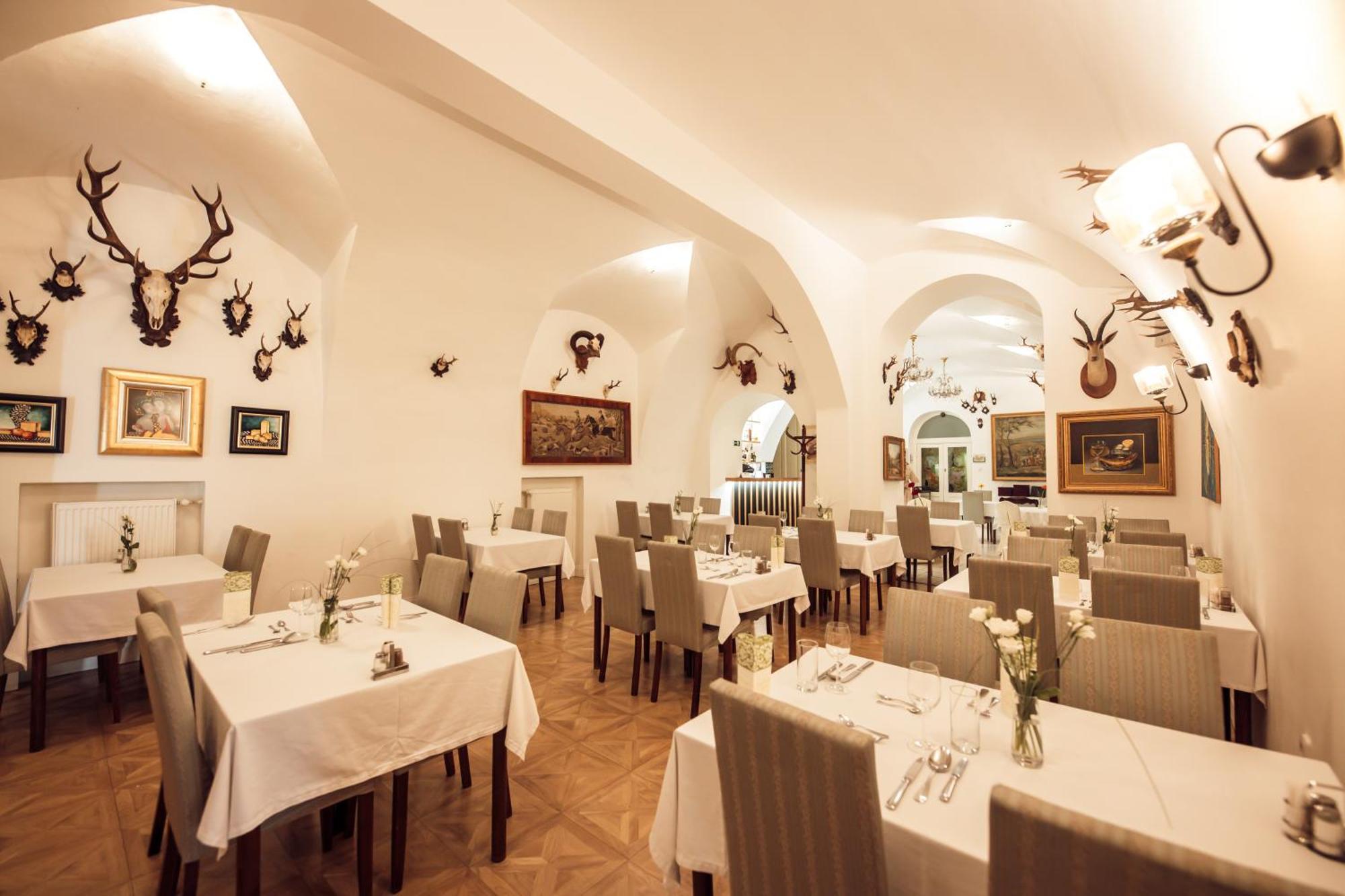 Hotel Kastiel Mojmírovce Dış mekan fotoğraf