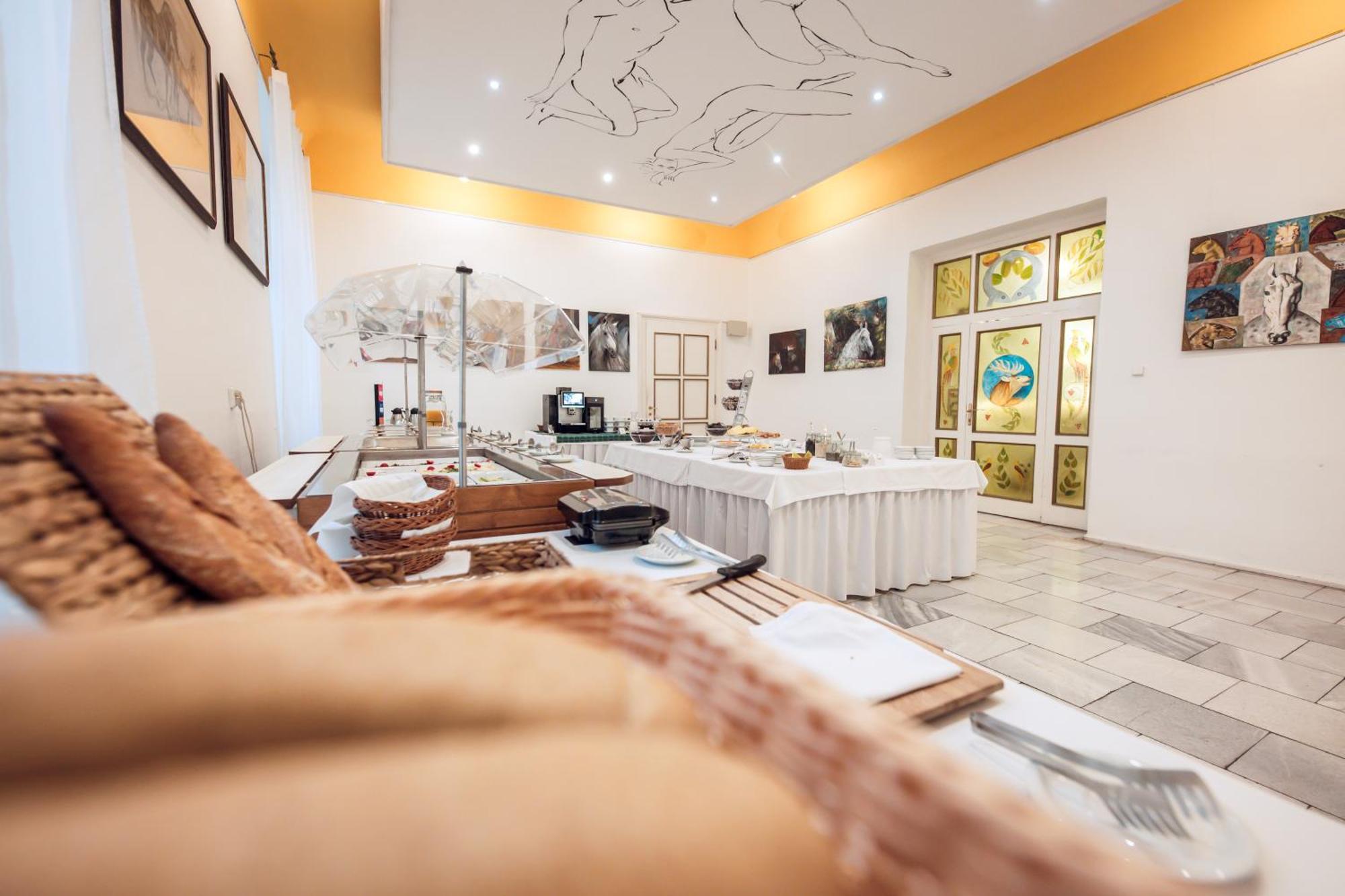 Hotel Kastiel Mojmírovce Dış mekan fotoğraf