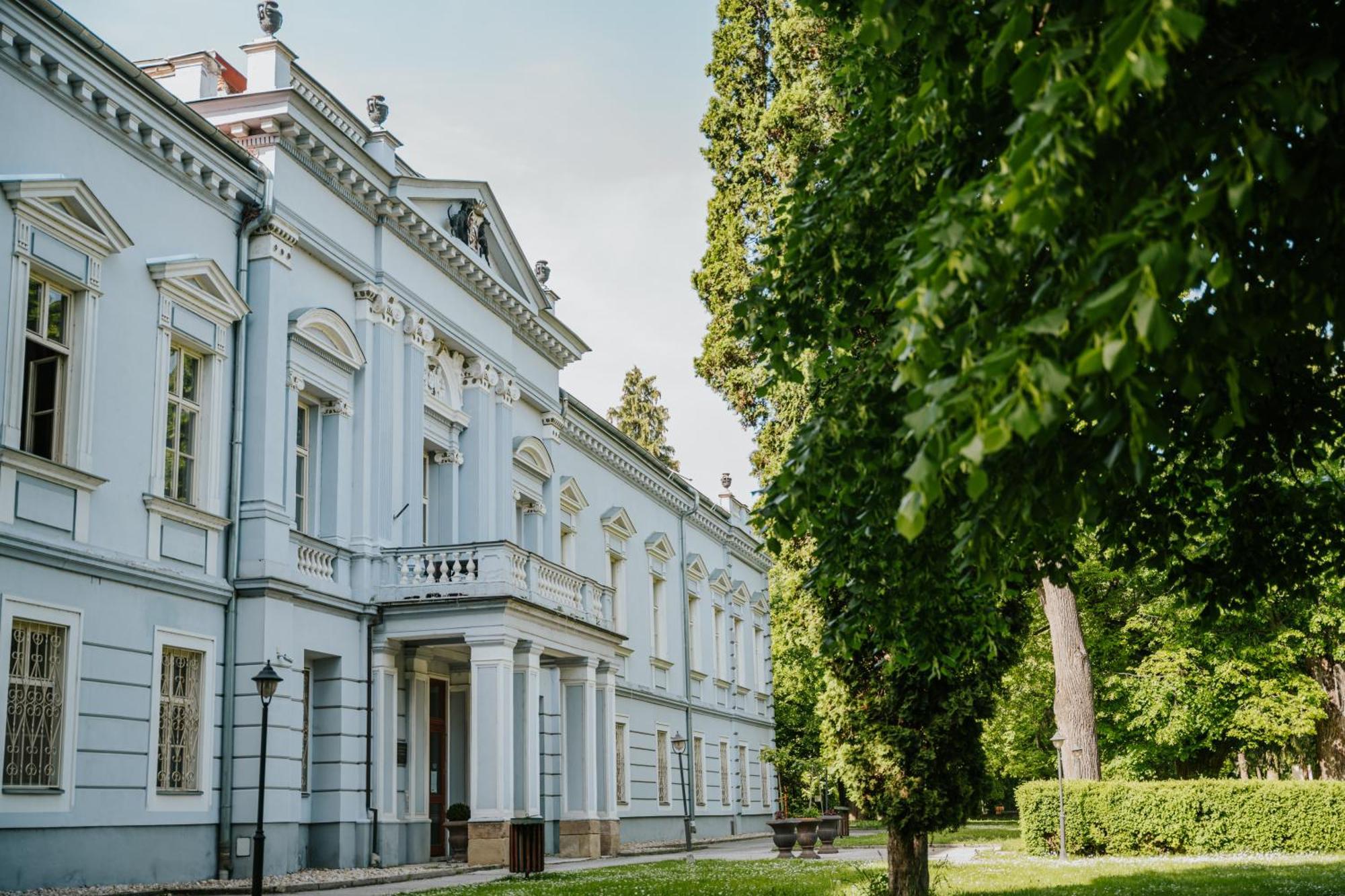 Hotel Kastiel Mojmírovce Dış mekan fotoğraf
